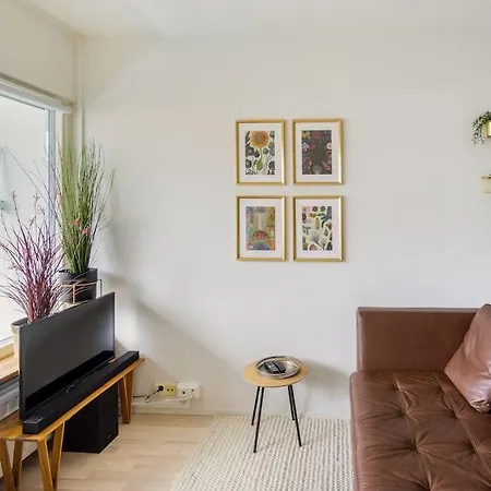 Apartament Eastend Pearl - With Great Kitchen - Subway And Shops Near Helsinki